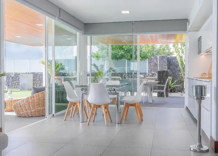 Hyde Park Lane Villa