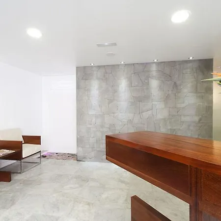 Hyde Park Lane Villa